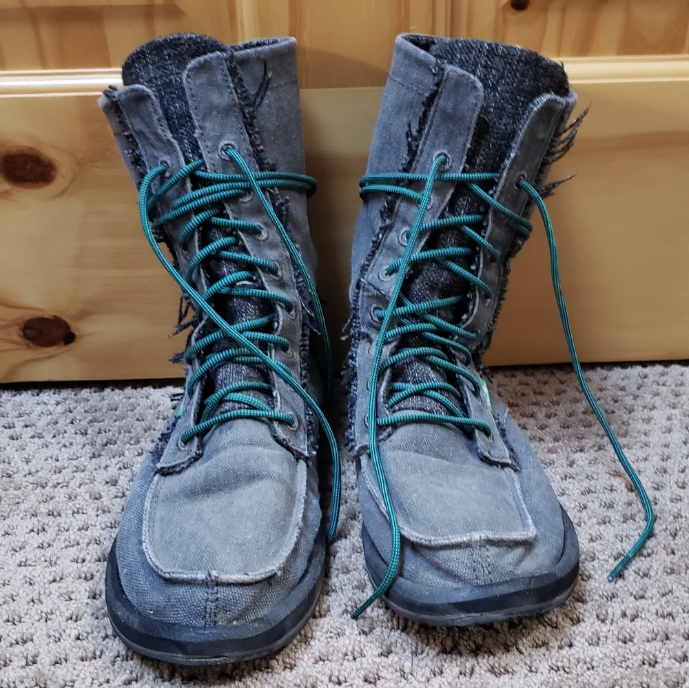 Sanuk boots size 7